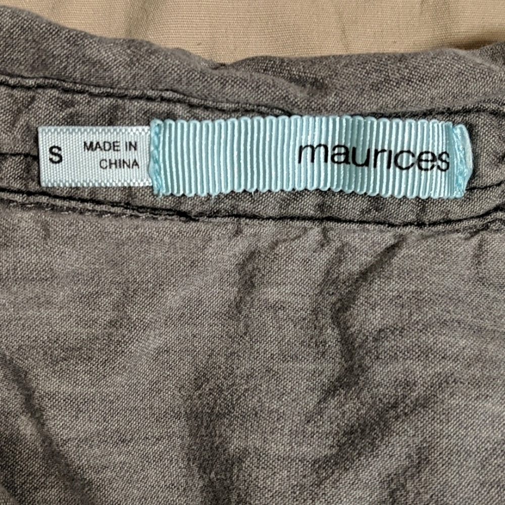 Sleeveless Button Up Top - Picture 6 of 6